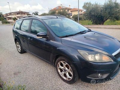 Usata Ford Focus 90 CV (66 kW) 2010 Grigio Station wagon
