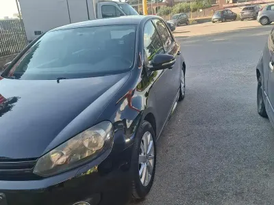 Usata VW Golf VI 105 CV (77 kW) 2011 Nero Utilitaria