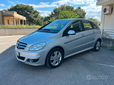Usata Mercedes B180 Executive 109 CV (80 kW) 2010 Grigio Monovolume