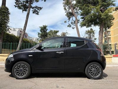 Usata Lancia Ypsilon Gold 95 CV (69 kW) 2017 Utilitaria