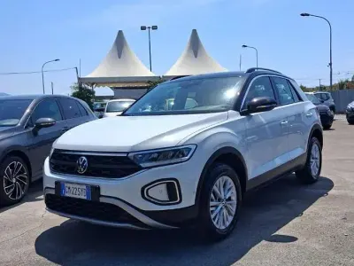 Usata VW T-Roc Life 110 CV (80 kW) 2023 Bianco SUV