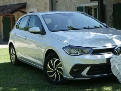 Usata VW Polo Life 95 CV (69 kW) 2023 Argento Utilitaria