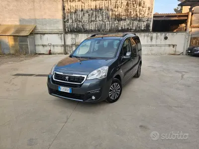 Usata Peugeot Partner Tepee Outdoor 99 CV (72 kW) 2018 Grigio Monovolume