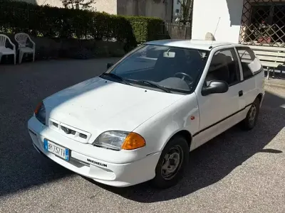 Usata Subaru Justy 85 CV (62 kW) 2001 Bianco Utilitaria