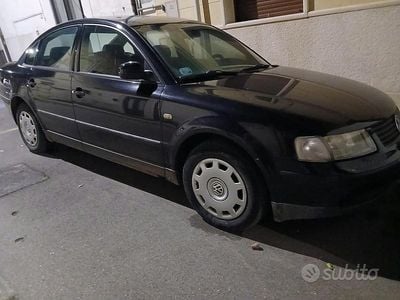 Usata VW Passat 90 CV (66 kW) 1998 Nero Berlina
