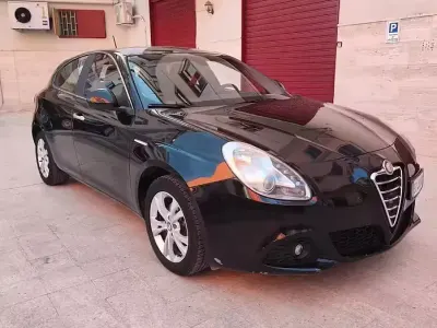 Second-hand Alfa Romeo Giulietta Progression 105 CP (77 kW) 2011 Negru Hatchback