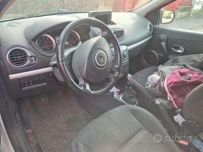 Usata Renault Clio II 75 CV (55 kW) 2011 Bianco Berlina