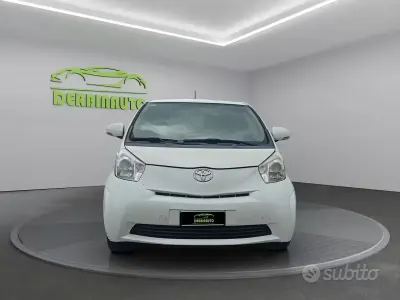 Usata Toyota iQ Lounge 68 CV (50 kW) 2013 Bianco Utilitaria