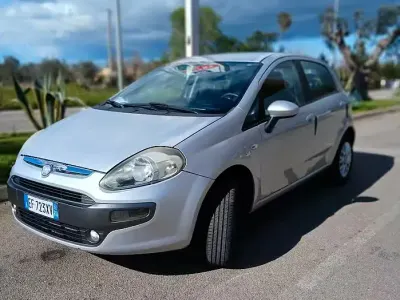 Usata Fiat Punto 77 CV (56 kW) 2011 Grigio Utilitaria