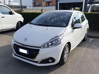 Begagnad Peugeot 208 68 HK (50 kW) 2019 Vit Halvkombi