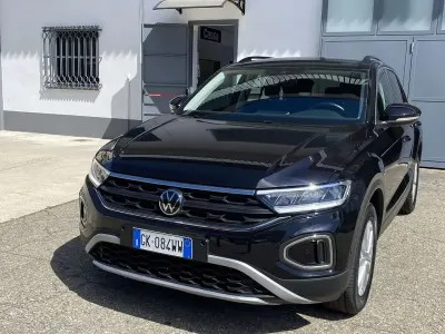 Usata VW T-Roc Life 110 CV (80 kW) 2022 Nero SUV