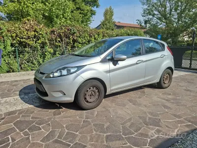 Usata Ford Fiesta 60 CV (44 kW) 2010 Grigio Utilitaria
