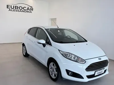 Usata Ford Fiesta Business Edition 75 CV (55 kW) 2016 Bianco Utilitaria
