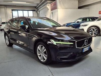 Usata Volvo V60 Momentum 197 CV (144 kW) 2021 Nero Station wagon