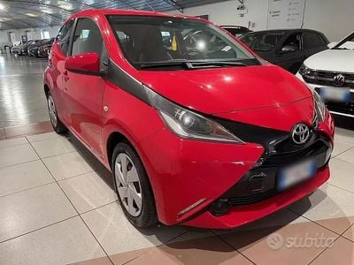 Usata Toyota Aygo Cool 69 CV (50 kW) 2016 Rosso Utilitaria