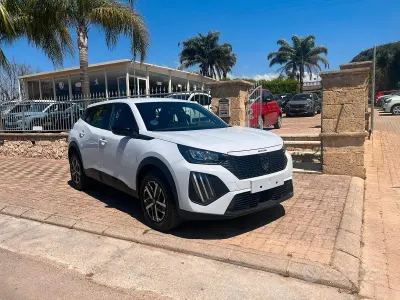 Begagnad Peugeot 2008 Active 102 HK (75 kW) 2023 Vit SUV