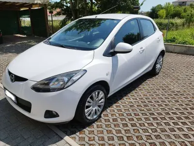 Usata Mazda 2 75 CV (55 kW) 2008 Bianco Utilitaria