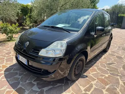 Usata Renault Modus 75 CV (55 kW) 2011 Nero Monovolume