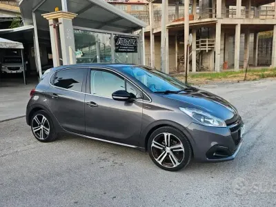 Usata Peugeot 208 GT-line 120 CV (88 kW) 2018 Grigio Utilitaria