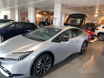 Usata Toyota Prius 98 CV (72 kW) 2024 Grigio Utilitaria
