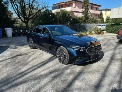 Usata Mercedes E220 AMG Line Premium Plus 197 CV (144 kW) 2023 Blu Berlina