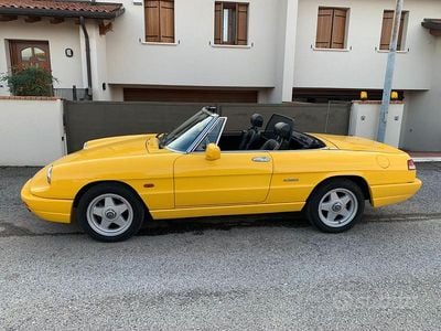 Usata Alfa Romeo Spider 128 CV (94 kW) 1992 Giallo Cabrio
