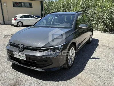 Usata VW Golf VIII Life 116 CV (85 kW) 2024 Nero Station wagon