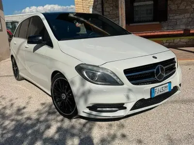 Usata Mercedes B180 109 CV (80 kW) 2012 Bianco Utilitaria