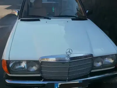 Usata Mercedes E230 1982 Bianco Berlina
