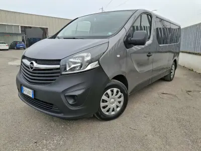 Usata Opel Vivaro 145 CV (106 kW) 2017 Grigio metallizzato Monovolume