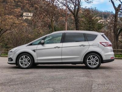 Begagnad Ford S-MAX Titanium 150 HK (110 kW) 2018 Grå Minibuss