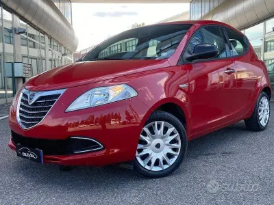 Usata Lancia Ypsilon 69 CV (50 kW) 2015 Rosso Utilitaria