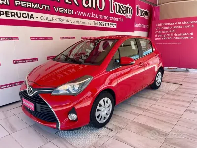 Usata Toyota Yaris Active 69 CV (50 kW) 2015 Rosso Utilitaria