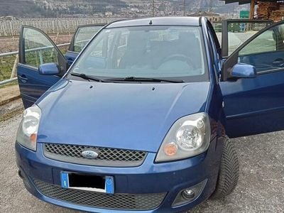 Usata Ford Fiesta 68 CV (50 kW) 2007 Blu Utilitaria