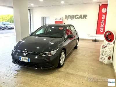 Usata VW Golf VIII Life 116 CV (85 kW) 2023 Grigio Berlina