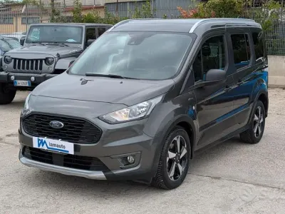 Begagnad Ford Tourneo Connect 120 HK (88 kW) 2022 Grå Minibuss