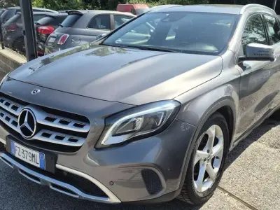 Usata Mercedes GLA200 Executive 156 CV (114 kW) 2018 Grigio SUV