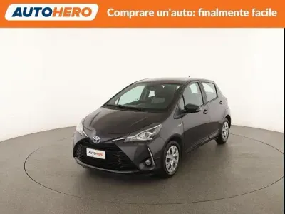 Usata Toyota Yaris Active 73 CV (53 kW) 2018 Grigio