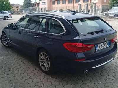 Usata BMW 520 Luxury Line 190 CV (139 kW) 2019 Blu/azzurro Station wagon