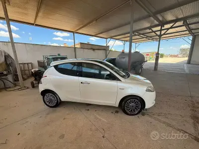 Usata Lancia Ypsilon 95 CV (69 kW) 2012 Bianco Utilitaria