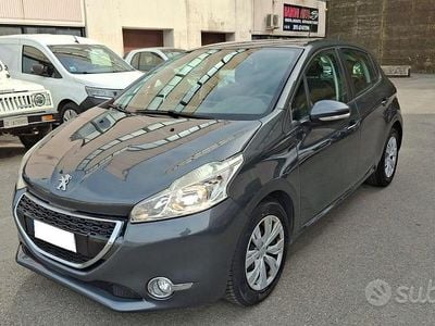 Usata Peugeot 208 Allure 68 CV (50 kW) 2015 Grigio Utilitaria