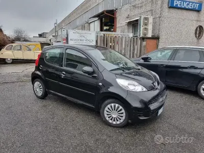 Gebraucht Peugeot 107 68 PS (50 kW) 2008 Schwarz Kleinwagen