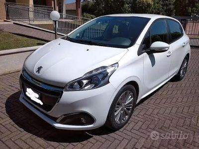 Usata Peugeot 208 Active 82 CV (60 kW) 2019 Bianco Utilitaria