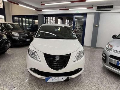 Usata Lancia Ypsilon 80 CV (58 kW) 2015 Bianco Utilitaria