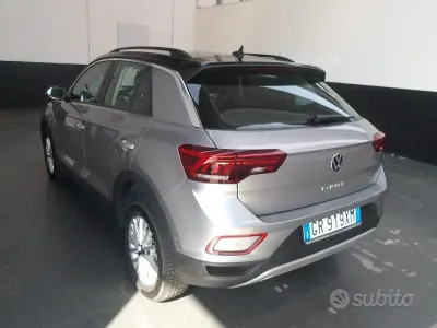 Usata VW T-Roc 150 CV (110 kW) 2023 Grigio SUV
