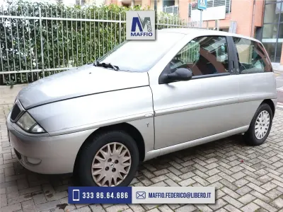 Usata Lancia Ypsilon 60 CV (44 kW) 2003 Argento Utilitaria