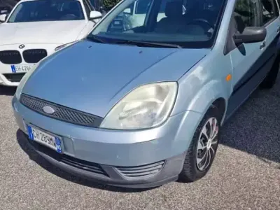 Usata Ford Fiesta 75 CV (55 kW) 2003 Grigio Utilitaria