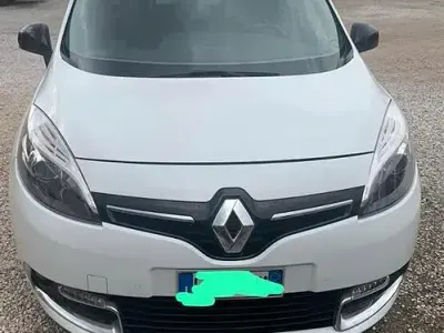 Käytetty Renault Scenic E-Tech XMOD 110 HP (80 kW) 2014 Valkoinen Viistoperä
