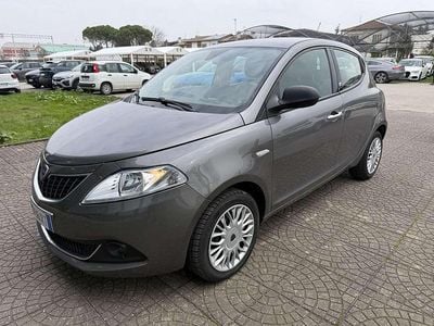 Usata Lancia Ypsilon Silver 69 CV (50 kW) 2018 Grigio Utilitaria