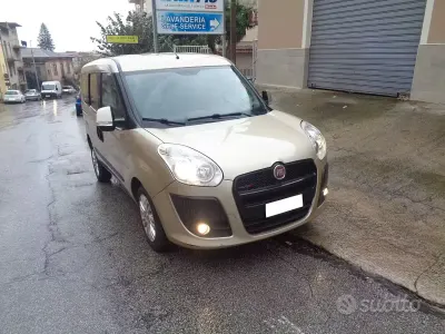 Usata Fiat Doblò Emotion 105 CV (77 kW) 2011 Marrone Monovolume